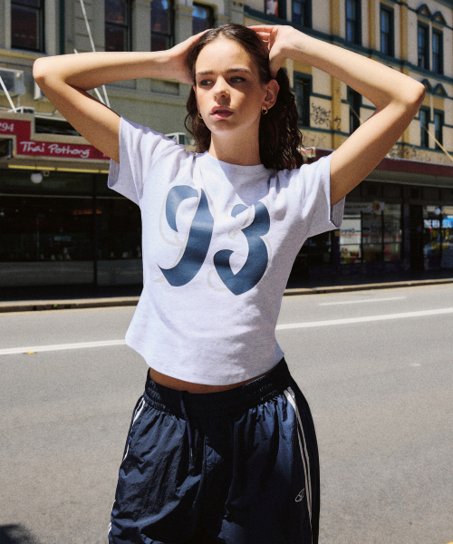 1993STUDIO(1993スタジオ)の「ニュ93ロゴクロップTシャツ_ライトグレー(Tシャツ/カットソー・レディース・その他・FREE)」の1枚目の写真