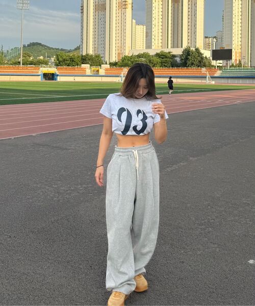 1993STUDIO(1993スタジオ)の「ニュ93ロゴクロップTシャツ_ライトグレー(Tシャツ/カットソー・レディース・その他・FREE)」の2枚目の写真