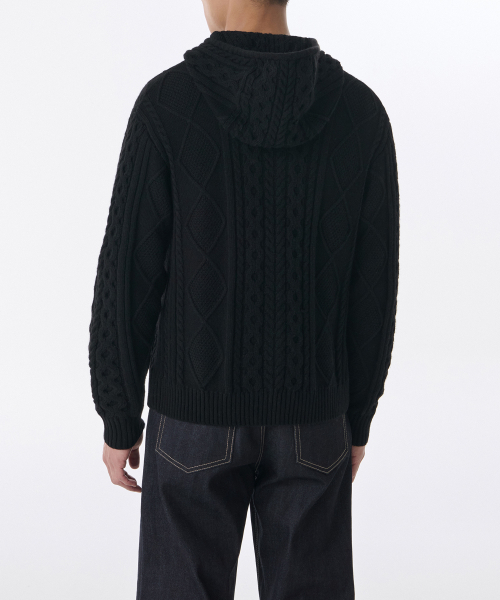 MUSINSA STANDARD（ムシンサスタンダード）の「アランケーブルニットフードパーカー[ブラック]（パーカー・メンズ・その他・SMALL/MEDIUM/LARGE/X-LARGE/XX-LARGE）」の2枚目の写真