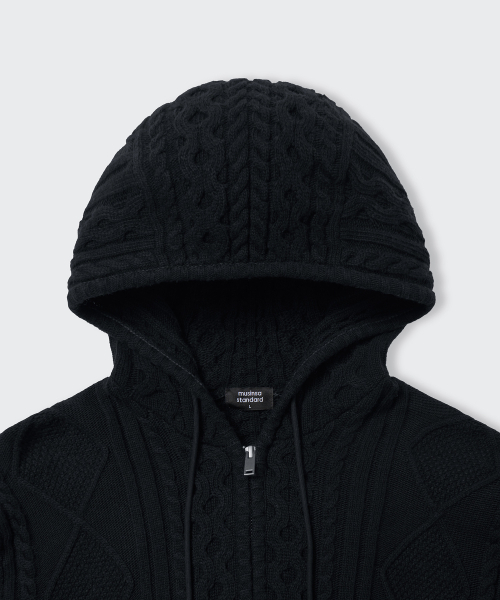 MUSINSA STANDARD（ムシンサスタンダード）の「アランケーブルニットフードパーカー[ブラック]（パーカー・メンズ・その他・SMALL/MEDIUM/LARGE/X-LARGE/XX-LARGE）」の3枚目の写真