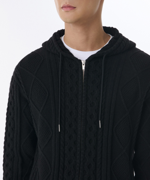 MUSINSA STANDARD（ムシンサスタンダード）の「アランケーブルニットフードパーカー[ブラック]（パーカー・メンズ・その他・SMALL/MEDIUM/LARGE/X-LARGE/XX-LARGE）」の4枚目の写真