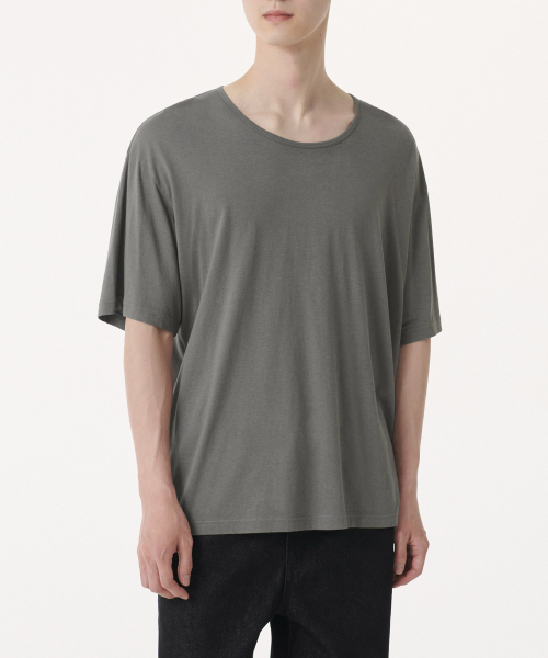 MUSINSA STANDARD（ムシンサスタンダード）の「リラックスドCRスクープネックTシャツ[カーキグレー]（Tシャツ/カットソー・メンズ・その他・MEDIUM/LARGE/X-LARGE/XX-LARGE）」の2枚目の写真