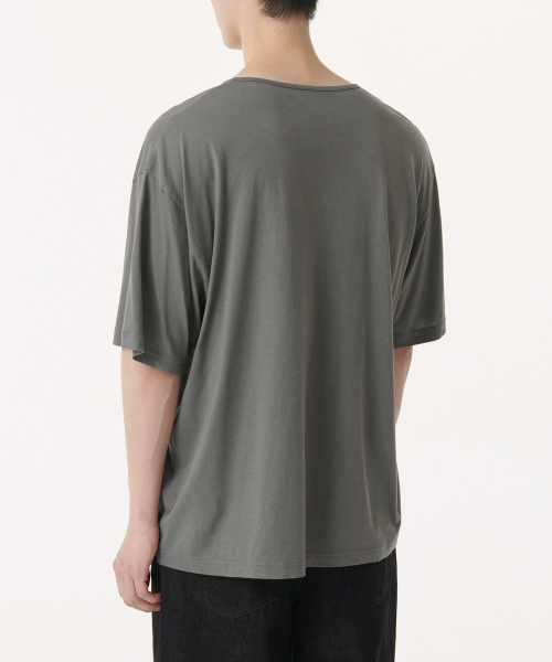MUSINSA STANDARD（ムシンサスタンダード）の「リラックスドCRスクープネックTシャツ[カーキグレー]（Tシャツ/カットソー・メンズ・その他・MEDIUM/LARGE/X-LARGE/XX-LARGE）」の3枚目の写真
