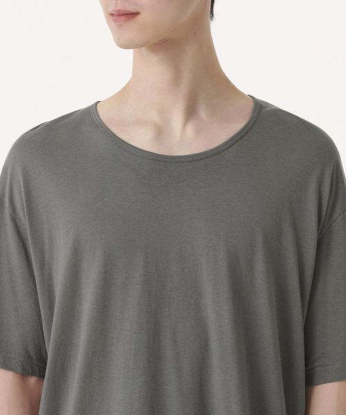 MUSINSA STANDARD（ムシンサスタンダード）の「リラックスドCRスクープネックTシャツ[カーキグレー]（Tシャツ/カットソー・メンズ・その他・MEDIUM/LARGE/X-LARGE/XX-LARGE）」の4枚目の写真