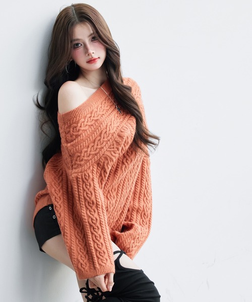 VEILA(ヴェイラ)の「ふんわりオフショルダーニットトップス(ニット/セーター・レディース・オレンジ/ブラック・フリー)」の5枚目の写真