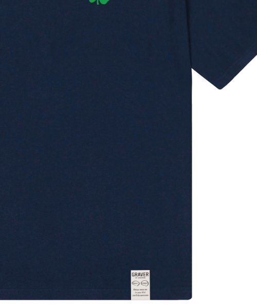GRAVER（グレーバー）の「[ユニセックス]スモールクローバーフラワースマイル半袖Tシャツ_ネイビー（Tシャツ/カットソー・レディース・ネイビー・SMALL/LARGE/X-LARGE/MEDIUM）」の4枚目の写真