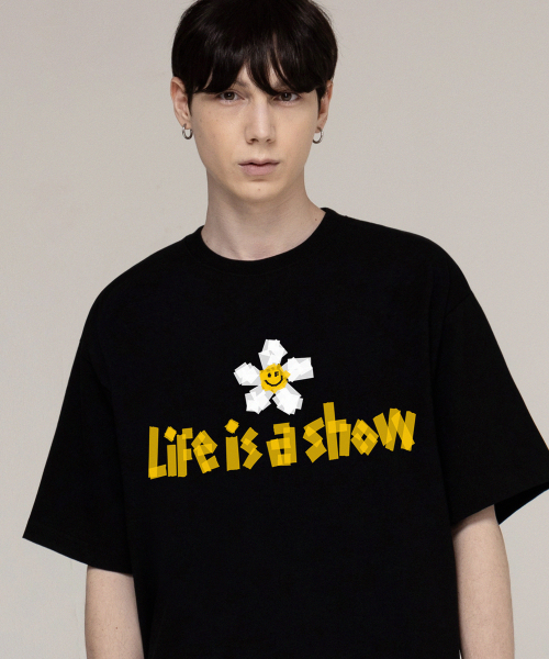 GRAVER（グレーバー）の「[ユニセックス]テープフラワースマイル半袖Tシャツ_ブラック（Tシャツ/カットソー・レディース・ブラック・SMALL/MEDIUM/LARGE）」の2枚目の写真