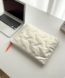 I.O.E（アイオイ）の「【韓国トレンド】キルティングパッドクラッチ（クラッチバッグ）」