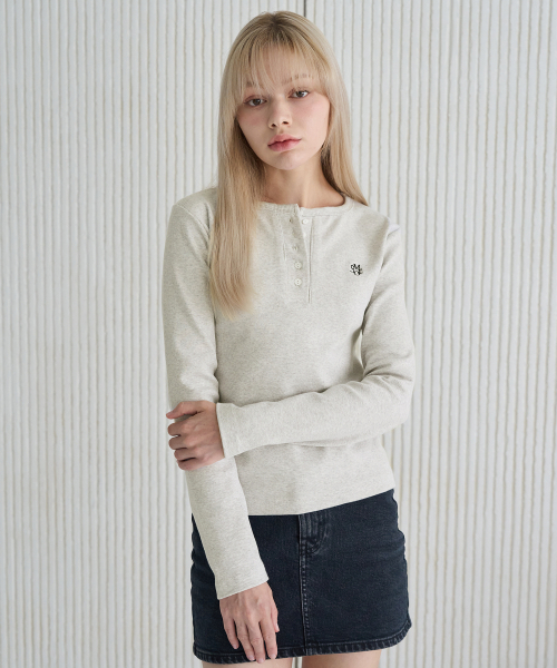 5OML(オーオーエムエル)の「ボタンリブロングスリーブ(ホワイトメランジ)(Tシャツ/カットソー・レディース・ライトホワイト・MEDIUM/LARGE)」の7枚目の写真