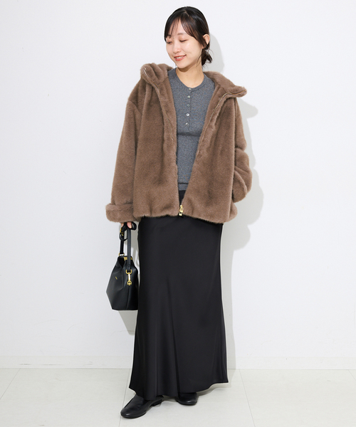 SLOBE IENA(スローブイエナ)の「《WEB限定/追加》FAKEファーフードブルゾン(その他アウター・レディース・ブラウン/ベージュ・FREE)」の22枚目の写真