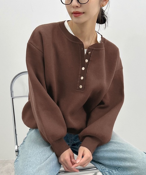 Futier land（フューティアランド）の「ヘンリーネックニットPO（ニット/セーター・レディース・ブラウン/オフホワイト/グレー・FREE）」の3枚目の写真