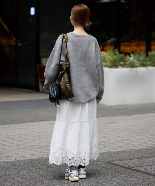 SLOBE IENA（スローブイエナ）の「CHARLOTTE ロゴニット（ニット/セーター・レディース・ベージュ/グレー/ブラック・FREE）」の4枚目の写真