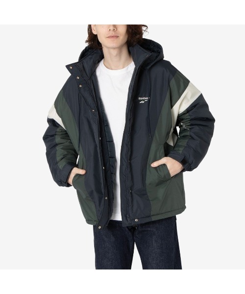 「REBOOT」ロゴ入りジャケット Reebok（リーボック）の「Padded Jacket REBOOT 90's（ダウン