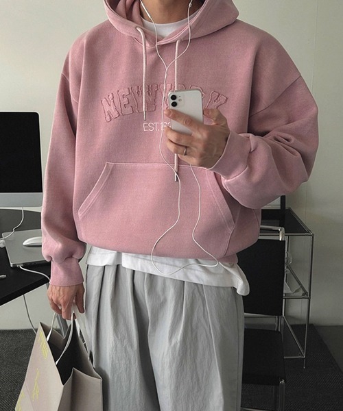 NOWLE(ノウル)の「【NOWLE】立体アーチロゴ プルオーバー パーカー NEW YORK(パーカー・メンズ・スモークピンク/グレイッシュブルー・X-LARGE/LARGE/MEDIUM)」の4枚目の写真