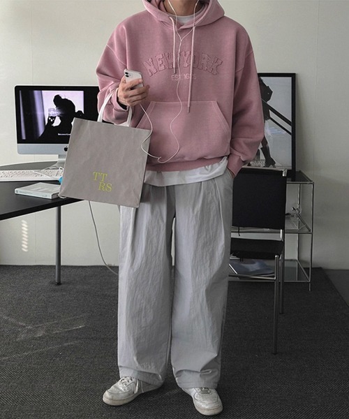 NOWLE(ノウル)の「【NOWLE】立体アーチロゴ プルオーバー パーカー NEW YORK(パーカー・メンズ・スモークピンク/グレイッシュブルー・X-LARGE/LARGE/MEDIUM)」の13枚目の写真