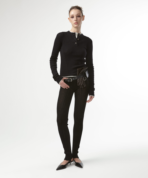 EAN JO(イアンジョー)の「WOOL BUTTON UP RIBBED KNIT (BLACK)(ニット/セーター・レディース・ブラック・SMALL/MEDIUM)」の2枚目の写真