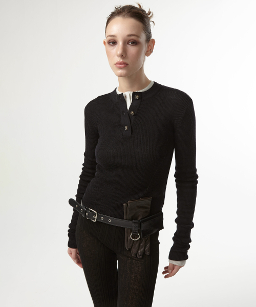 EAN JO(イアンジョー)の「WOOL BUTTON UP RIBBED KNIT (BLACK)(ニット/セーター・レディース・ブラック・SMALL/MEDIUM)」の3枚目の写真