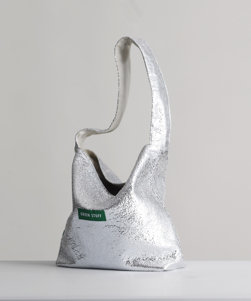 GREEN STUFF（グリーンスタッフ）の「seem full bag 62 - glitter texture silver（ショルダーバッグ・レディース・その他・FREE）」の2枚目の写真