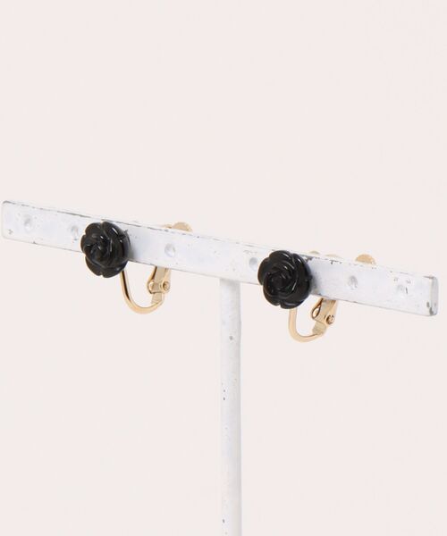 CERCA(チェルカ)の「september/オニキスflour earring(イヤリング・レディース・ブラック・FREE)」の1枚目の写真