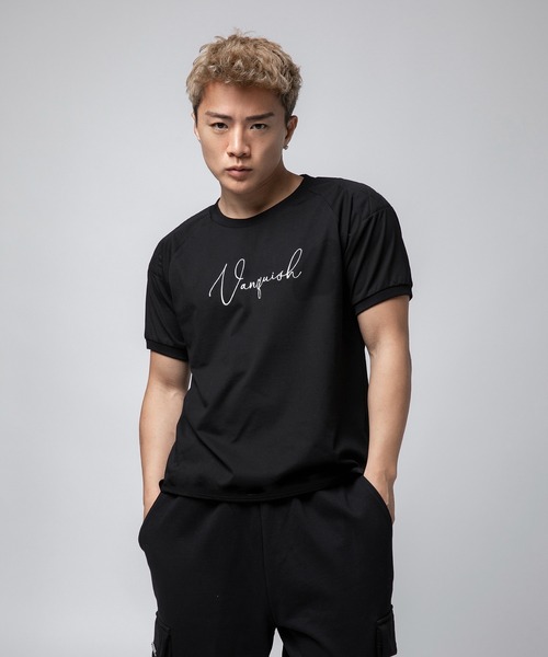 VANQUISH（ヴァンキッシュ）の「VANQUISH / ヴァンキッシュ Handwritten Design Shoulder Pads 半袖Tシャツ（Tシャツ/カットソー・メンズ・ブラック/ホワイト・M/L/XL）」の2枚目の写真