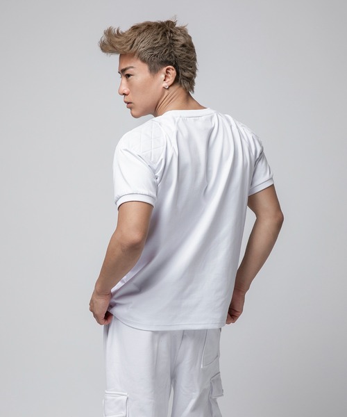 VANQUISH（ヴァンキッシュ）の「VANQUISH / ヴァンキッシュ Handwritten Design Shoulder Pads 半袖Tシャツ（Tシャツ/カットソー・メンズ・ブラック/ホワイト・M/L/XL）」の3枚目の写真