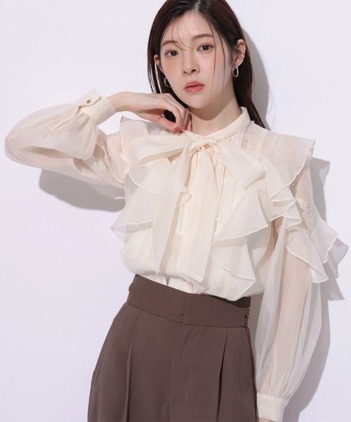 Rirandture(リランドチュール)の「レースラッフルエアリーブラウス(シャツ/ブラウス・レディース・オフホワイト・2)」の3枚目の写真