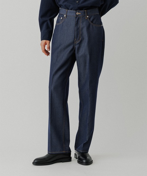 ADAM ET ROPE'（アダムエロペ）の「【NIKKE】ストレート デニム スラックス / ADAM ET ROPE' JEANS -IMAG-（スラックス・メンズ・ブラック系その他2/ブラック/ネイビー・XL/L/M/S）」の4枚目の写真