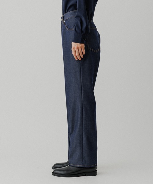 ADAM ET ROPE'（アダムエロペ）の「【NIKKE】ストレート デニム スラックス / ADAM ET ROPE' JEANS -IMAG-（スラックス・メンズ・ブラック系その他2/ブラック/ネイビー・XL/L/M/S）」の5枚目の写真