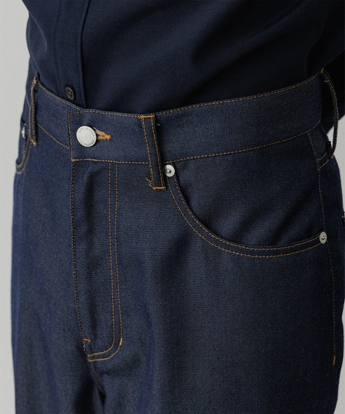 ADAM ET ROPE'（アダムエロペ）の「【NIKKE】ストレート デニム スラックス / ADAM ET ROPE' JEANS -IMAG-（スラックス・メンズ・ブラック系その他2/ブラック/ネイビー・XL/L/M/S）」の7枚目の写真