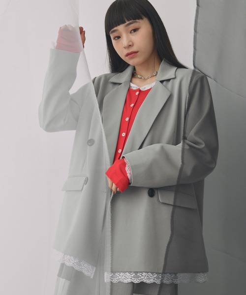 ELUNIS（エルニス）の「レースレイヤードダブルジャケット（テーラードジャケット・レディース・グレー/ブラック・FREE）」の2枚目の写真