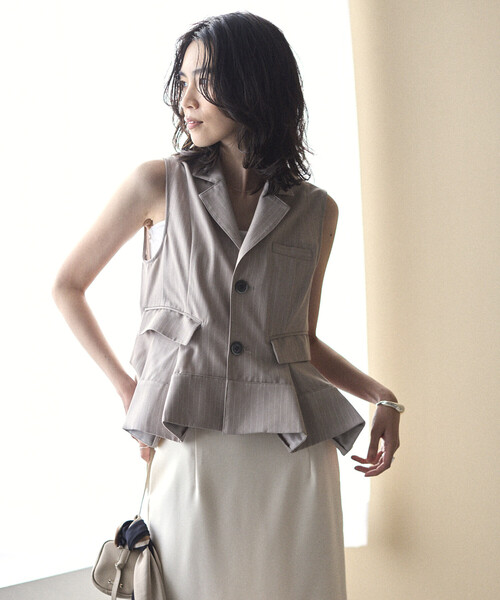 Firsthand(ファーストハンド)の「Firsthand/ファーストハンド ピンストライプ フレア ヘム ショートジレ(ベスト・レディース・ベージュ/グレー・FREE)」の8枚目の写真