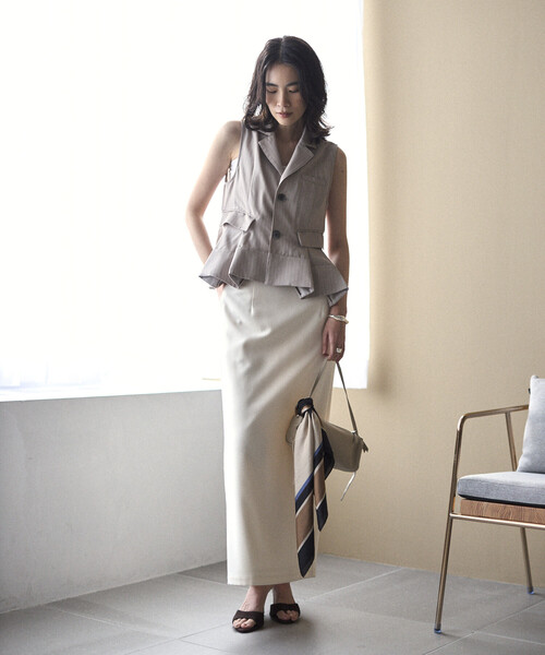 Firsthand(ファーストハンド)の「Firsthand/ファーストハンド ピンストライプ フレア ヘム ショートジレ(ベスト・レディース・ベージュ/グレー・FREE)」の13枚目の写真