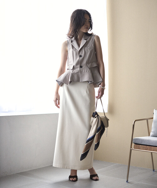 Firsthand(ファーストハンド)の「Firsthand/ファーストハンド ピンストライプ フレア ヘム ショートジレ(ベスト・レディース・ベージュ/グレー・FREE)」の14枚目の写真