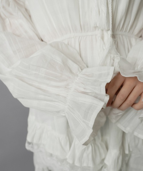 SPINNS（スピンズ）の「一枚で雰囲気完成☆ナチュラル×ウエスタンなベルト付きブラウスワンピ（ワンピース・レディース・オフホワイト・ONESIZE）」の15枚目の写真