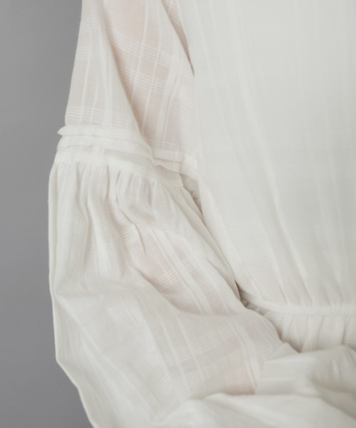 SPINNS（スピンズ）の「一枚で雰囲気完成☆ナチュラル×ウエスタンなベルト付きブラウスワンピ（ワンピース・レディース・オフホワイト・ONESIZE）」の14枚目の写真