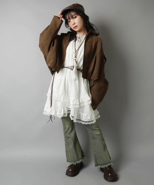 SPINNS（スピンズ）の「一枚で雰囲気完成☆ナチュラル×ウエスタンなベルト付きブラウスワンピ（ワンピース・レディース・オフホワイト・ONESIZE）」の7枚目の写真