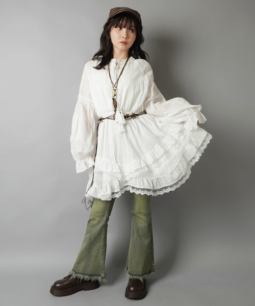 SPINNS（スピンズ）の「一枚で雰囲気完成☆ナチュラル×ウエスタンなベルト付きブラウスワンピ（ワンピース・レディース・オフホワイト・ONESIZE）」の9枚目の写真