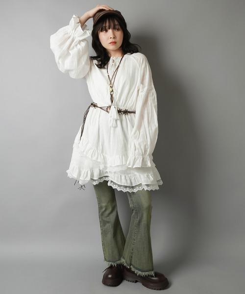 SPINNS（スピンズ）の「一枚で雰囲気完成☆ナチュラル×ウエスタンなベルト付きブラウスワンピ（ワンピース・レディース・オフホワイト・ONESIZE）」の11枚目の写真