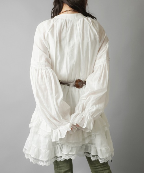 SPINNS（スピンズ）の「一枚で雰囲気完成☆ナチュラル×ウエスタンなベルト付きブラウスワンピ（ワンピース・レディース・オフホワイト・ONESIZE）」の6枚目の写真