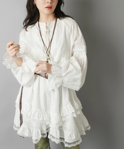 SPINNS（スピンズ）の「一枚で雰囲気完成☆ナチュラル×ウエスタンなベルト付きブラウスワンピ（ワンピース・レディース・オフホワイト・ONESIZE）」の5枚目の写真