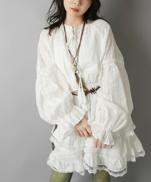 SPINNS（スピンズ）の「一枚で雰囲気完成☆ナチュラル×ウエスタンなベルト付きブラウスワンピ（ワンピース・レディース・オフホワイト・ONESIZE）」の3枚目の写真