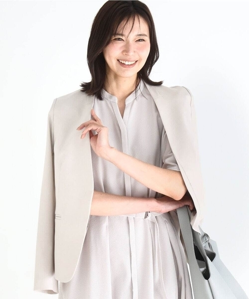 MK MICHEL KLEIN（エムケーミッシェルクラン）の「ドライタッチストレッチ カラーレスジャケット/イージーケア/洗える（ノーカラージャケット・レディース・ネイビー/グレイッシュベージュ・38/40）」の2枚目の写真