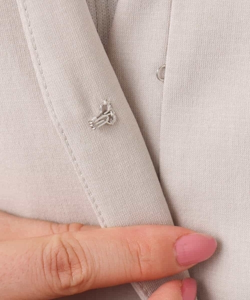 MK MICHEL KLEIN（エムケーミッシェルクラン）の「ドライタッチストレッチ カラーレスジャケット/イージーケア/洗える（ノーカラージャケット・レディース・ネイビー/グレイッシュベージュ・38/40）」の6枚目の写真