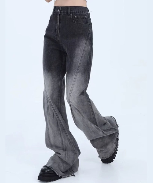 FUNdaysion(ファンデイション)の「切替デザインフレアデニムパンツ(デニムパンツ・レディース・ダークグレー・S/M/L)」の16枚目の写真