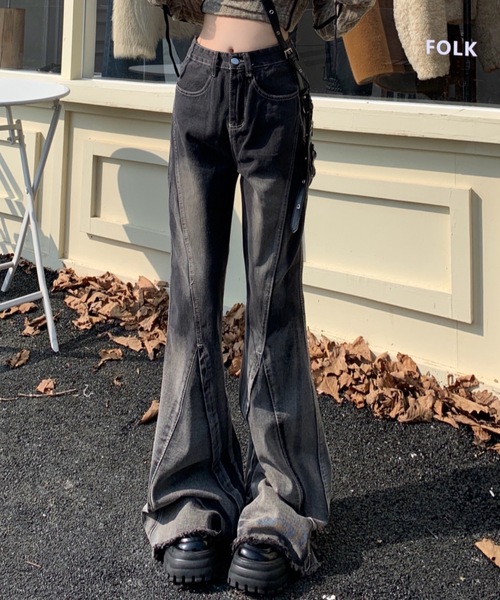 FUNdaysion(ファンデイション)の「切替デザインフレアデニムパンツ(デニムパンツ・レディース・ダークグレー・S/M/L)」の2枚目の写真