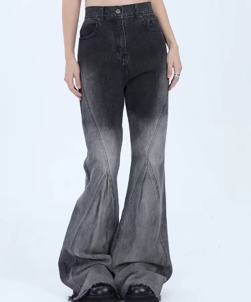 FUNdaysion(ファンデイション)の「切替デザインフレアデニムパンツ(デニムパンツ・レディース・ダークグレー・S/M/L)」の12枚目の写真