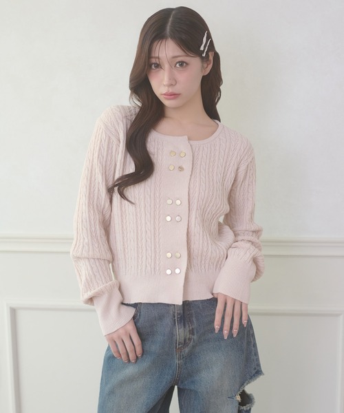 Ambre Neige(アンブルネージュ)の「w button cable knit cardigan / Wボタンケーブルニットカーディガン(カーディガン/ボレロ・レディース・ベビーピンク/ライトグリーン/アイボリー・FREE)」の2枚目の写真