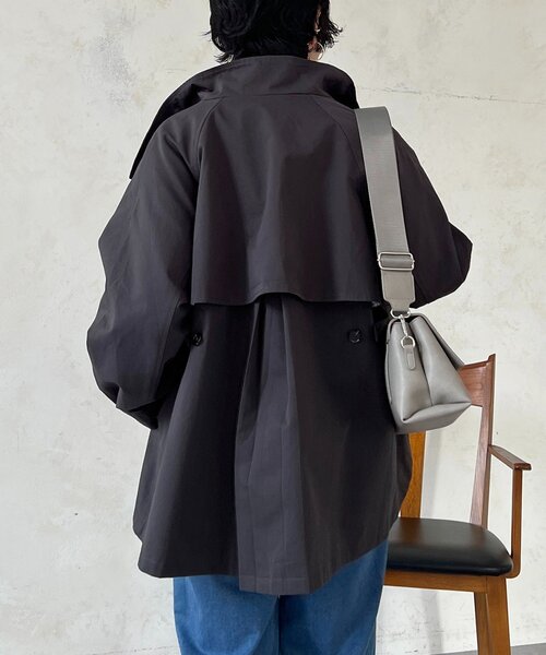 un dix cors(アンディコール)の「テントラインコート(ブルゾン・レディース・ベージュ/チャコールグレー・FREE)」の4枚目の写真