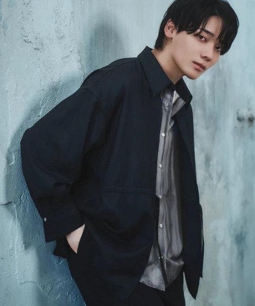 Etrarium(エトラリウム)の「静寂と青 Layered Shirts(Tシャツ/カットソー・レディース・サックスブルー/ブラック・FREE)」の6枚目の写真
