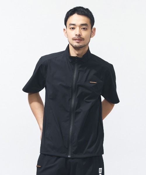 TIGORA by BEAMS DESIGN（ティゴラバイビームスデザイン）の「ティゴラ ビームス TIGORA by BEAMS DESIGN トレーニングショートスリーブジャケット（ジャージ・メンズ・ブラック/チャコールグレー・M/L/LL/3L）」の2枚目の写真